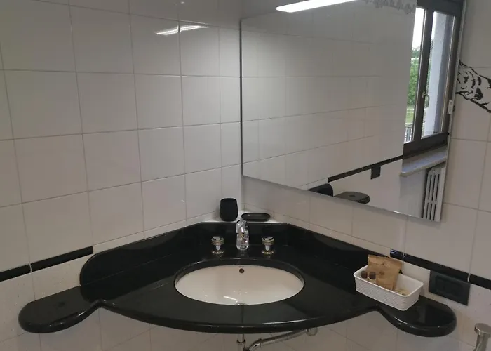 Apartamento Cav Casa Del Vecchio Faggio - 4 Stelle - Maggiore Nebbiuno